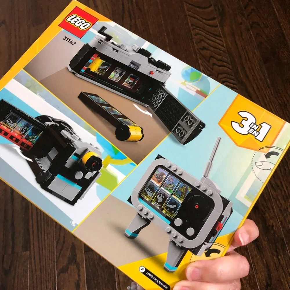 *NEW* LEGO Creator Retro Camera (31147) 3-in-1 Building Set - 261 Pieces - 8+